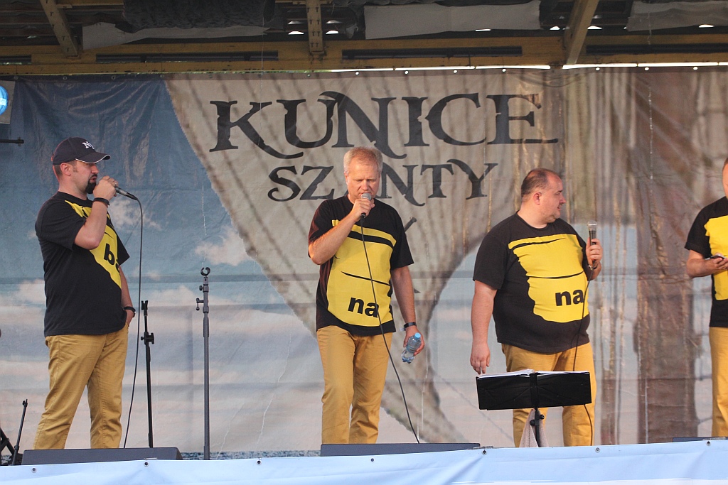 Banana Boat - wielki banan podzielony na pięć  części
