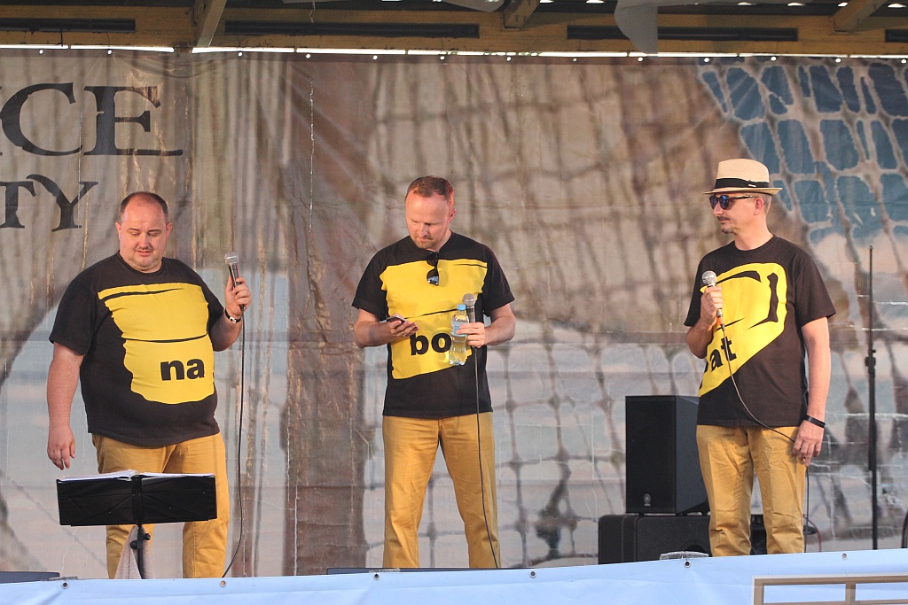 Banana Boat - wielki banan podzielony na pięć  części