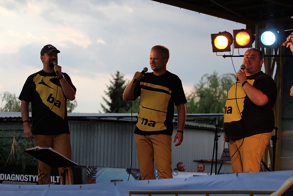Banana Boat - wielki banan podzielony na pięć  części