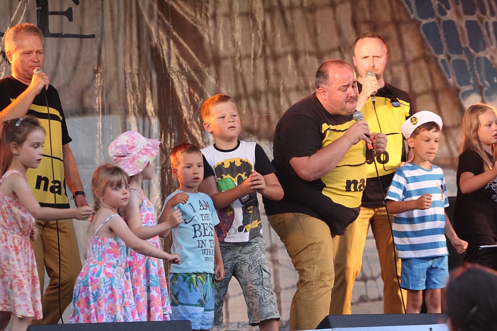 Banana Boat - wielki banan podzielony na pięć  części