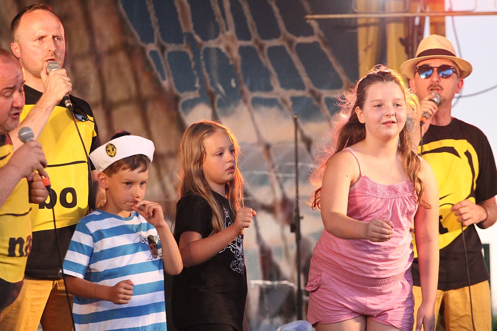 Banana Boat - wielki banan podzielony na pięć  części