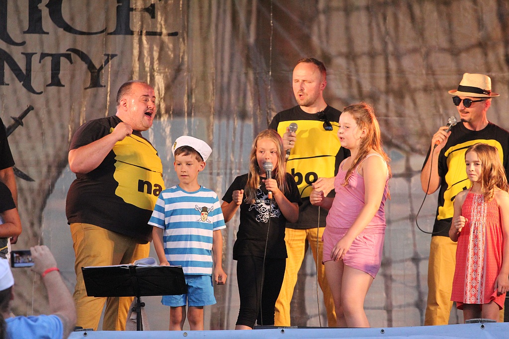 Banana Boat - wielki banan podzielony na pięć  części