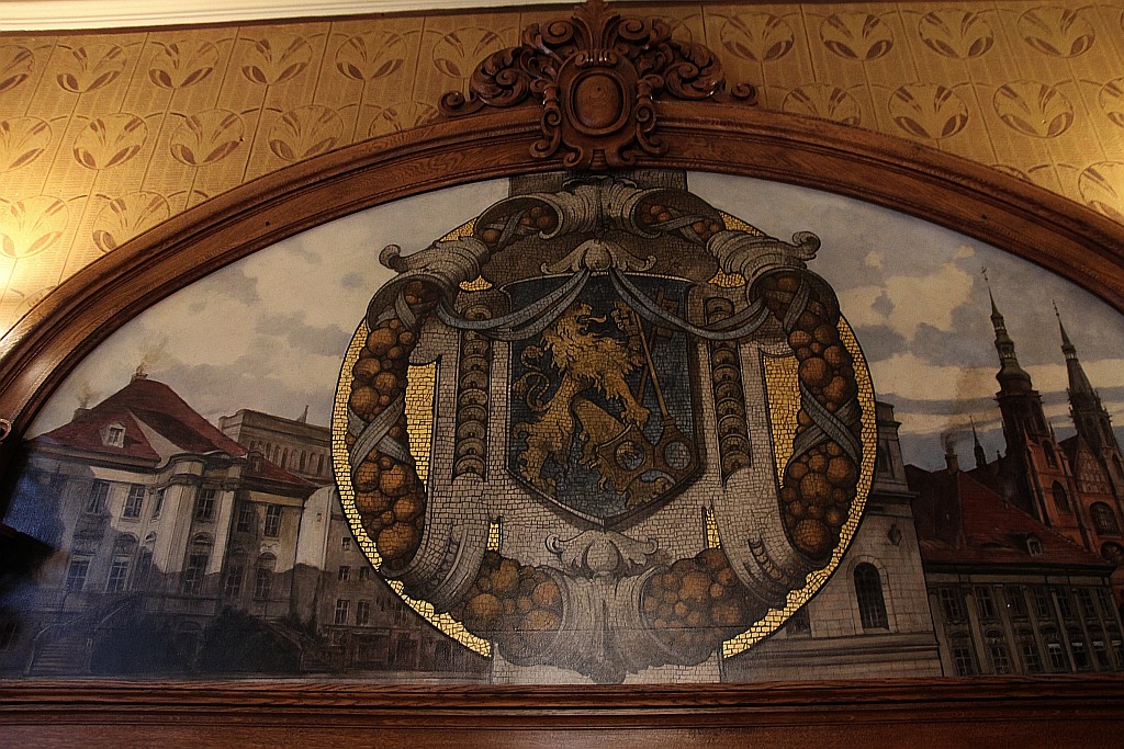 Legnicki magistrat ma odrestaurowaną reprezentacyjną salę