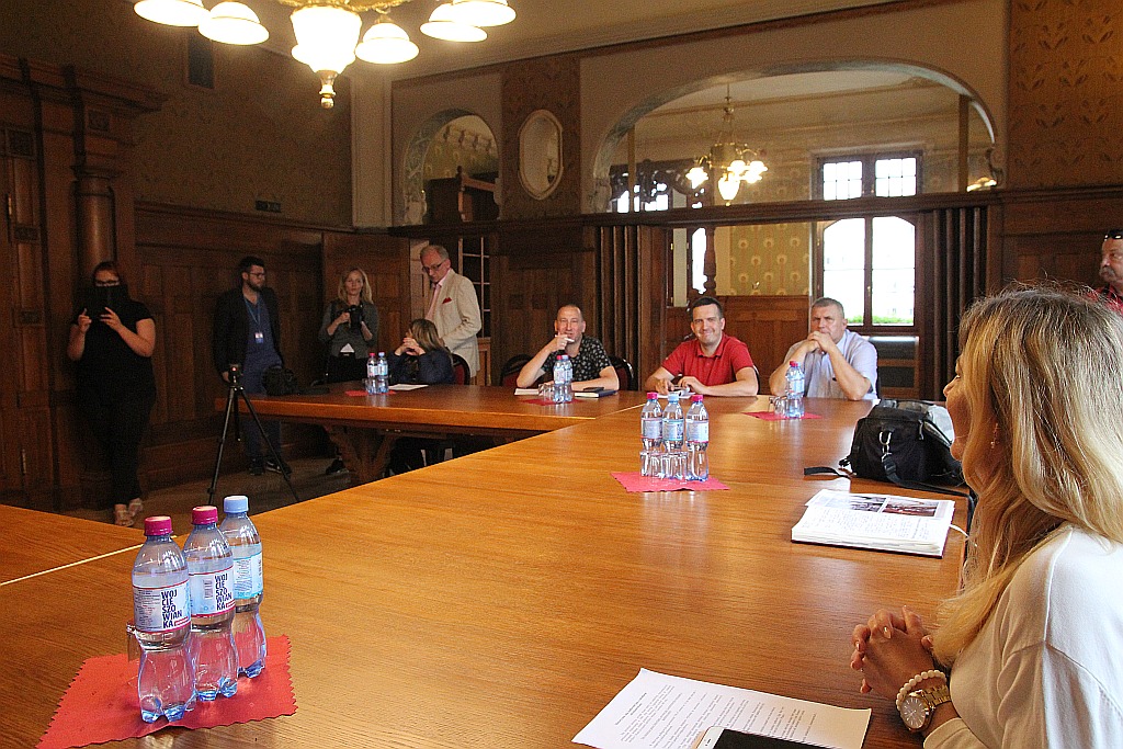 Legnicki magistrat ma odrestaurowaną reprezentacyjną salę