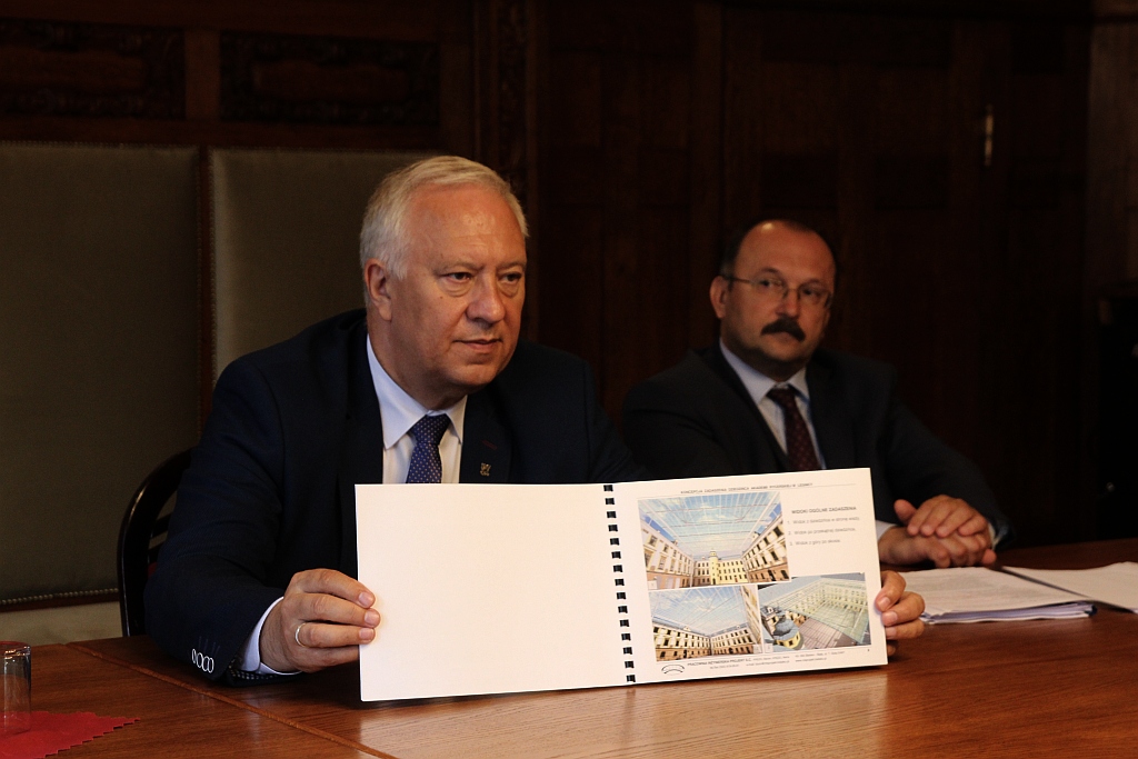 Legnicki magistrat ma odrestaurowaną reprezentacyjną salę