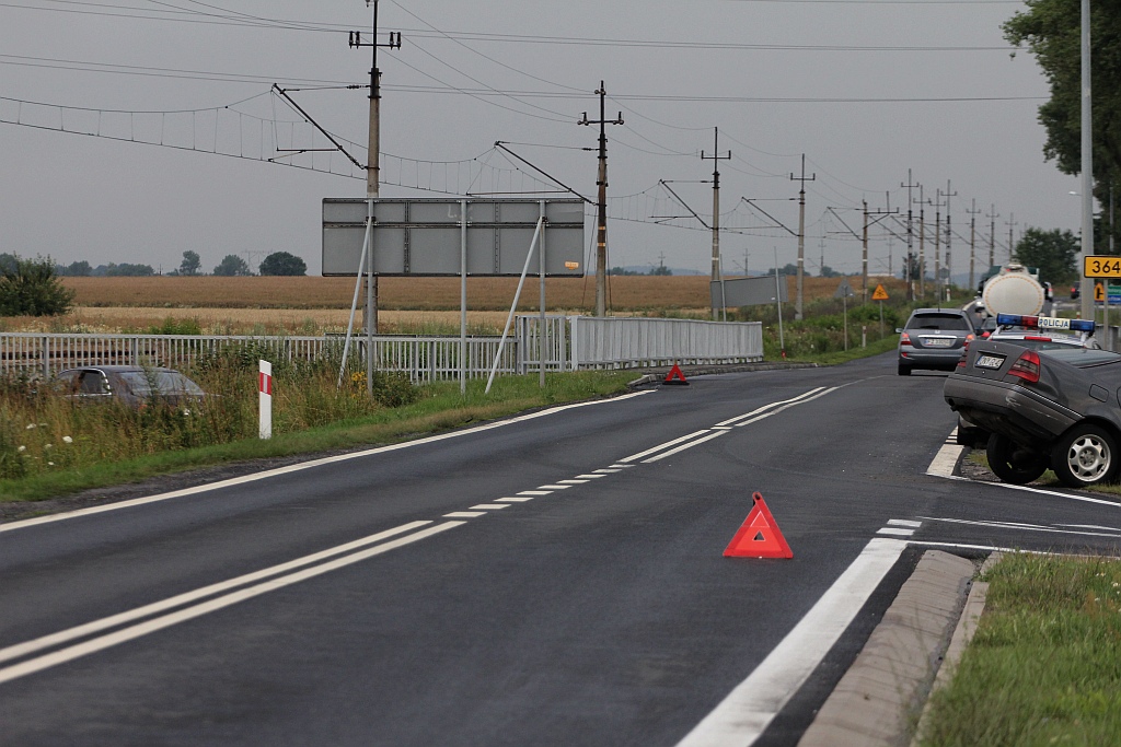 Zderzenie dwóch aut osobowych na drodze z Legnicy do Złotoryi