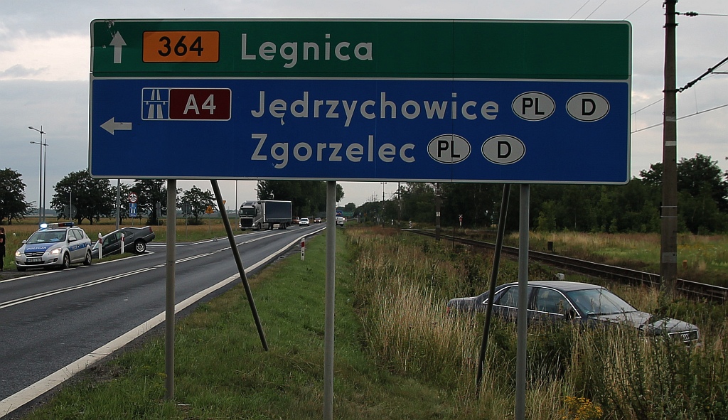 Zderzenie dwóch aut osobowych na drodze z Legnicy do Złotoryi