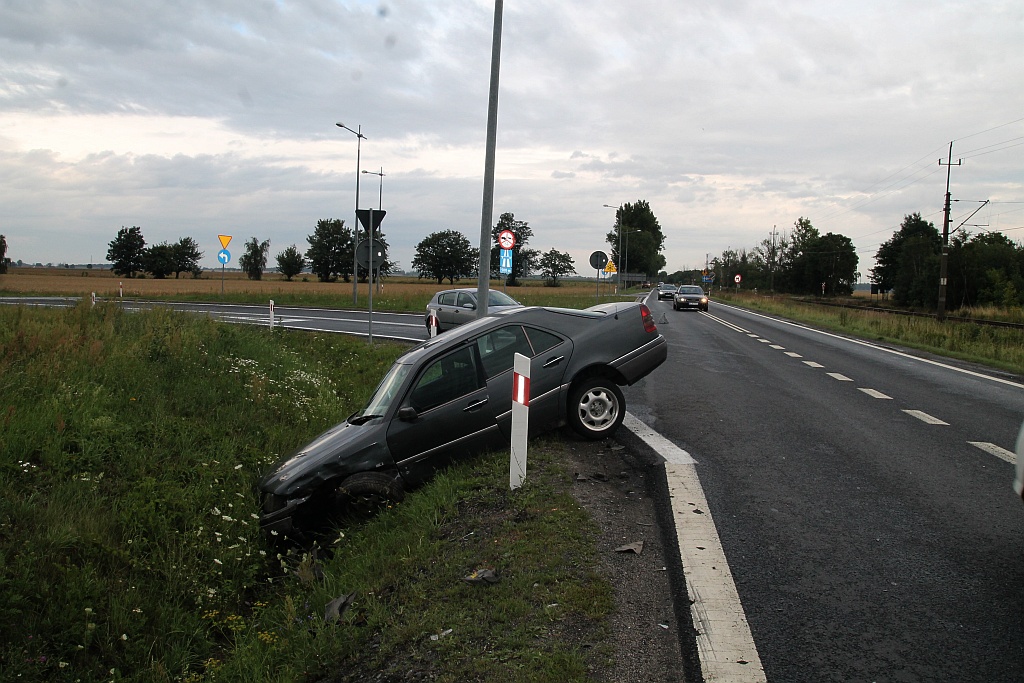 Zderzenie dwóch aut osobowych na drodze z Legnicy do Złotoryi