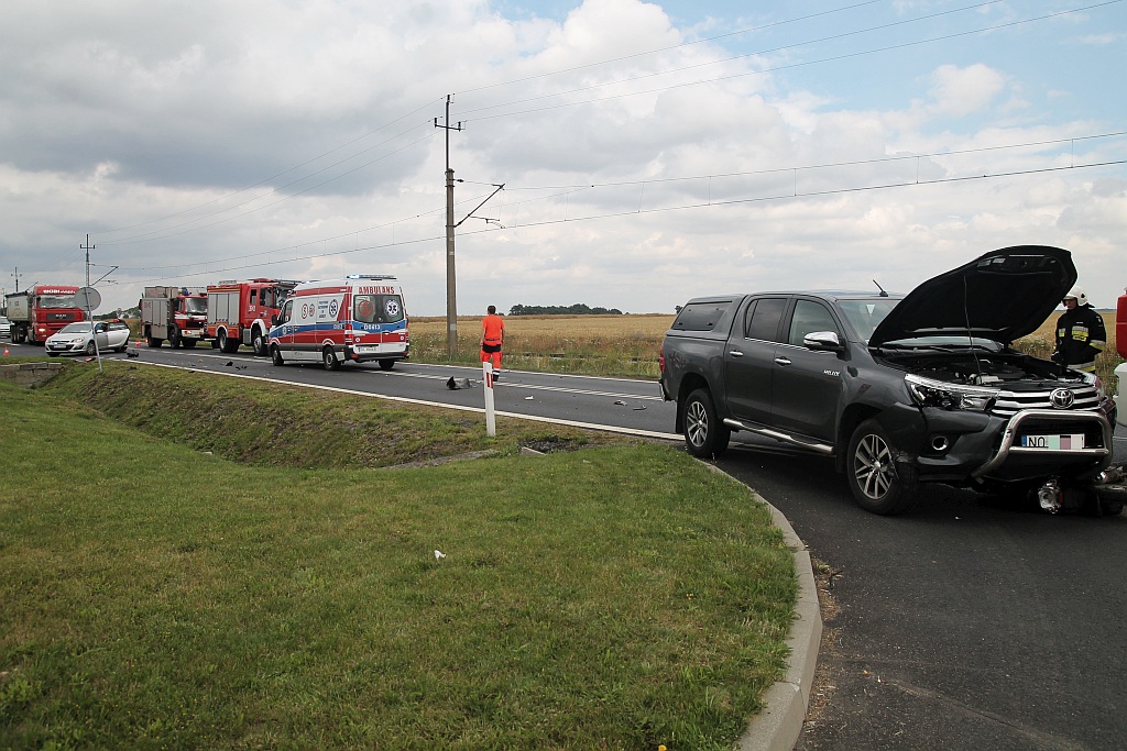 Tragedia w Wilczycach. Motocyklista wjechał pod samochód