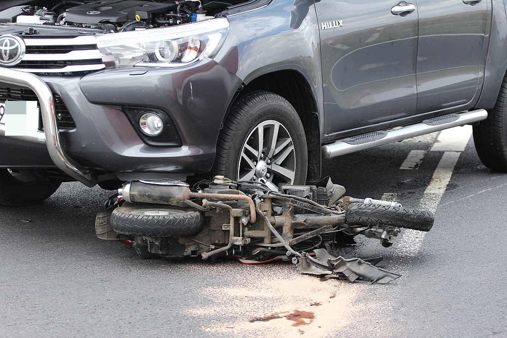 Tragedia w Wilczycach. Motocyklista wjechał pod samochód