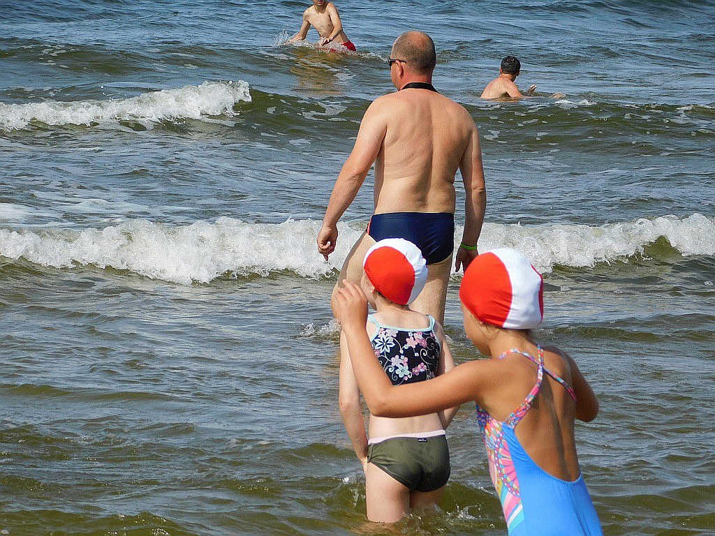 Kąpiele morskie i słoneczne na obozie Chomiak Event w Dźwirzynie