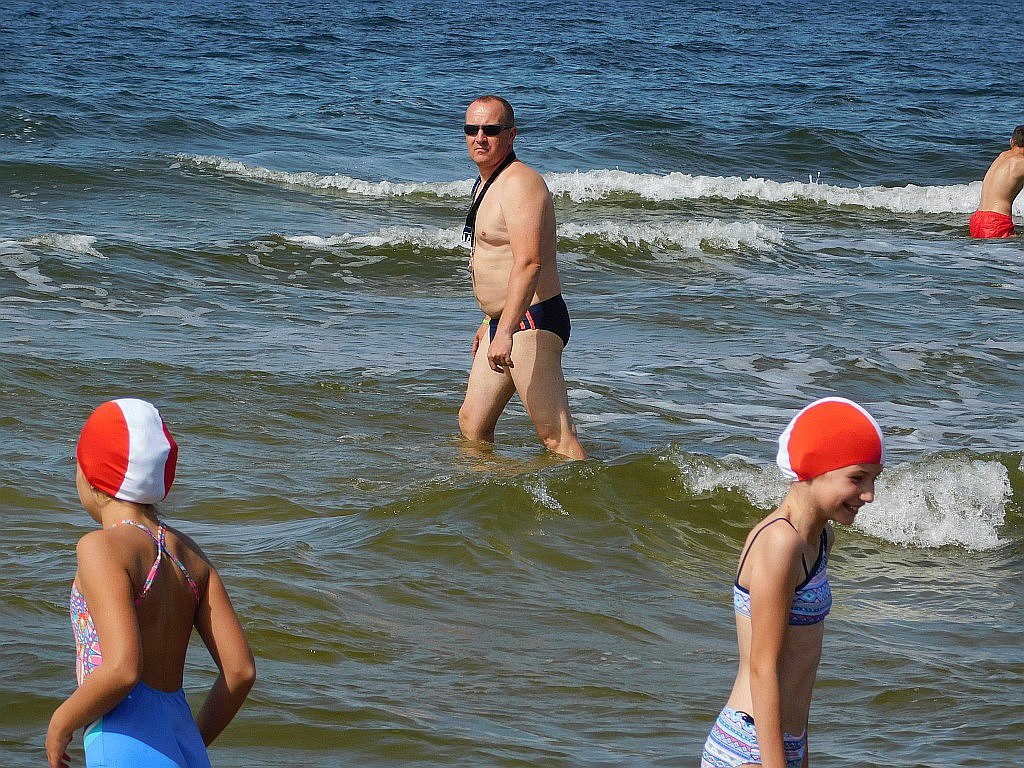 Kąpiele morskie i słoneczne na obozie Chomiak Event w Dźwirzynie