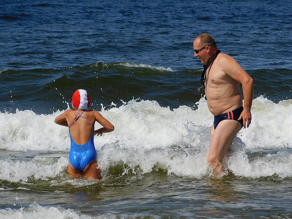 Kąpiele morskie i słoneczne na obozie Chomiak Event w Dźwirzynie