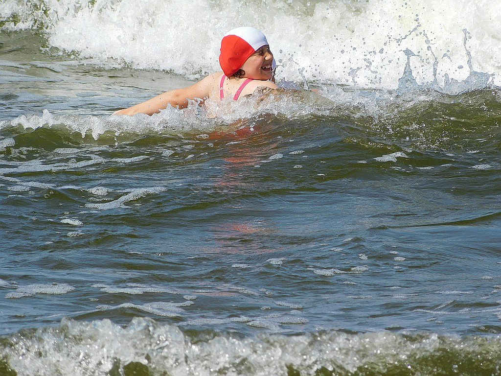 Kąpiele morskie i słoneczne na obozie Chomiak Event w Dźwirzynie