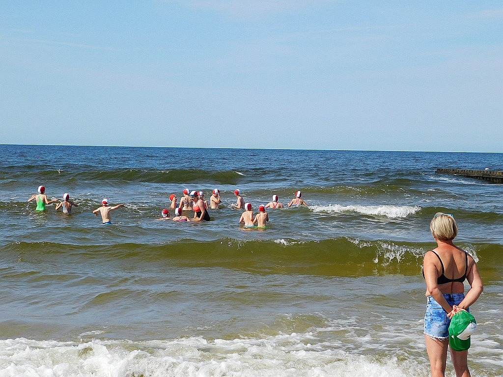 Kąpiele morskie i słoneczne na obozie Chomiak Event w Dźwirzynie