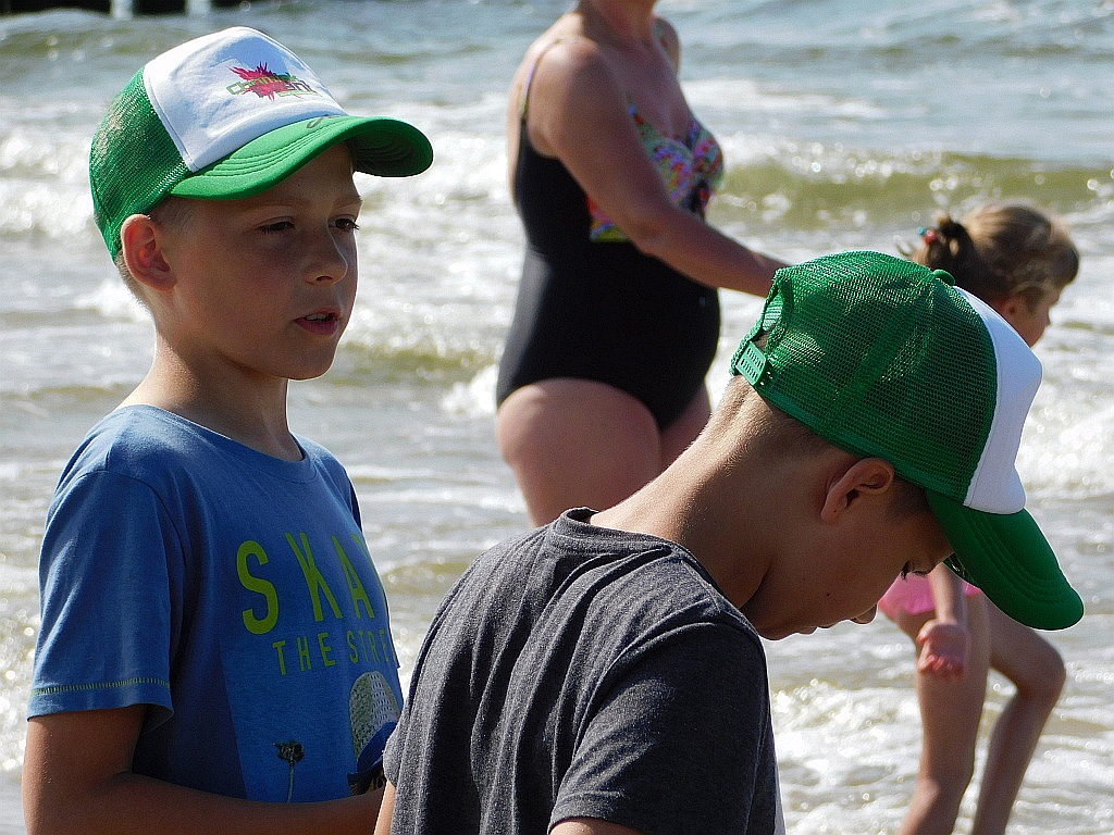 Kąpiele morskie i słoneczne na obozie Chomiak Event w Dźwirzynie