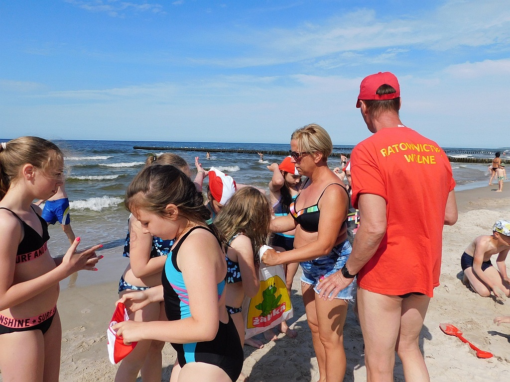 Kąpiele morskie i słoneczne na obozie Chomiak Event w Dźwirzynie