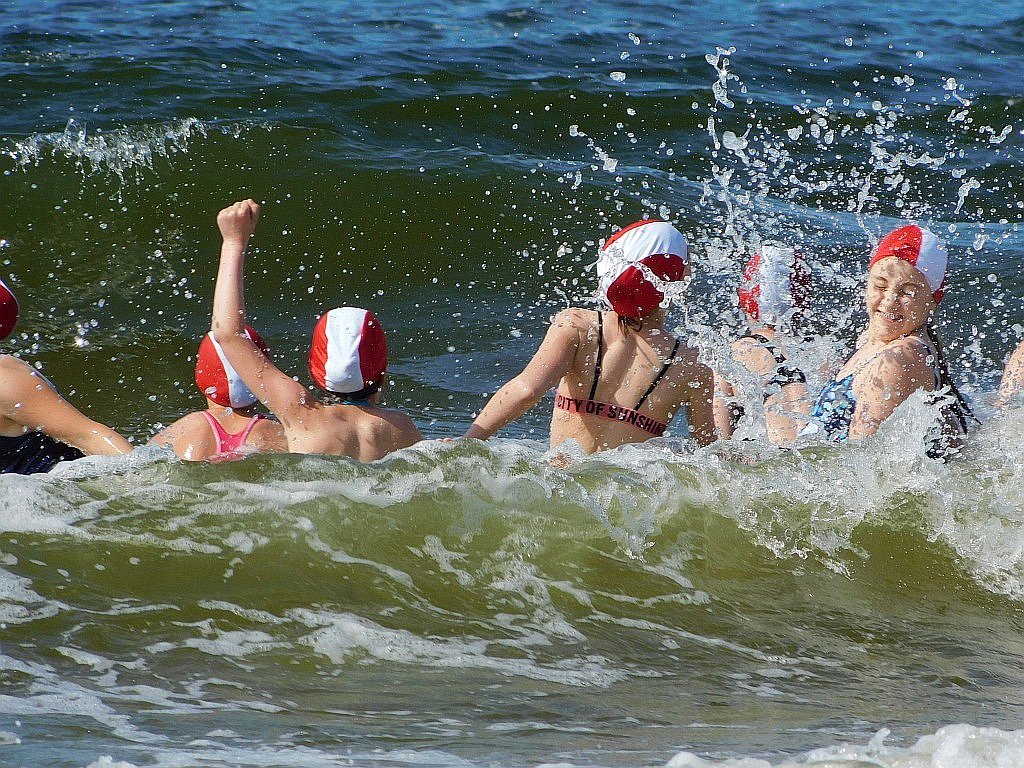 Kąpiele morskie i słoneczne na obozie Chomiak Event w Dźwirzynie