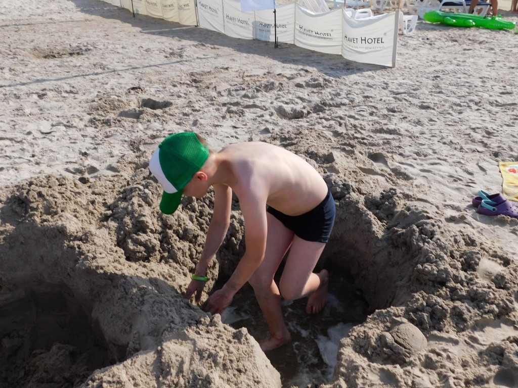 Kąpiele morskie i słoneczne na obozie Chomiak Event w Dźwirzynie