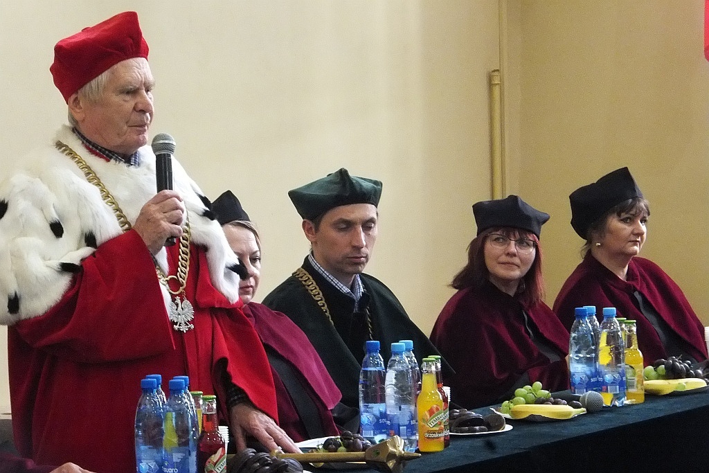 Absolwenci Wyższej Szkoły Medycznej odebrali dyplomy