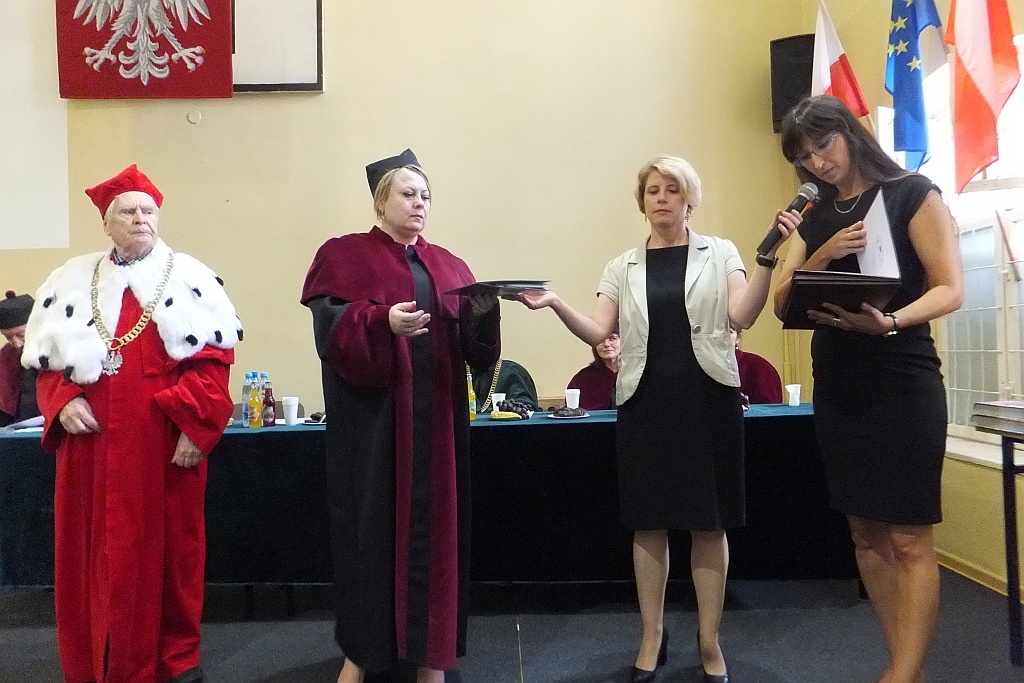 Absolwenci Wyższej Szkoły Medycznej odebrali dyplomy