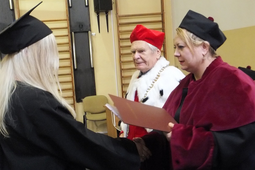Absolwenci Wyższej Szkoły Medycznej odebrali dyplomy