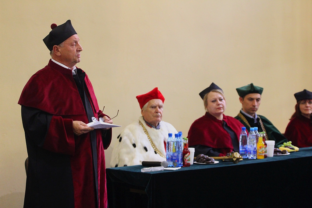 Absolwenci Wyższej Szkoły Medycznej odebrali dyplomy
