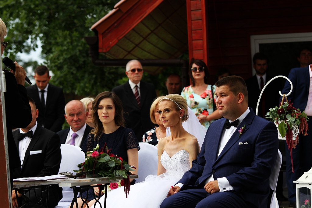 Wzięli ślub nad wodą zamiast w Urzędzie Stanu Cywilnego
