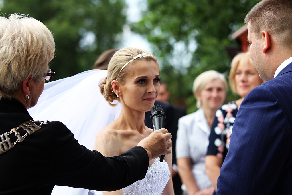 Wzięli ślub nad wodą zamiast w Urzędzie Stanu Cywilnego