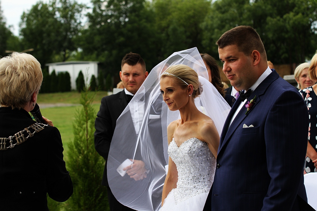 Wzięli ślub nad wodą zamiast w Urzędzie Stanu Cywilnego