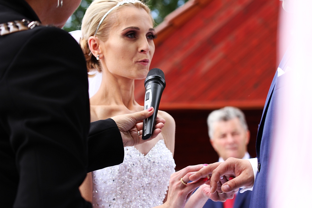 Wzięli ślub nad wodą zamiast w Urzędzie Stanu Cywilnego