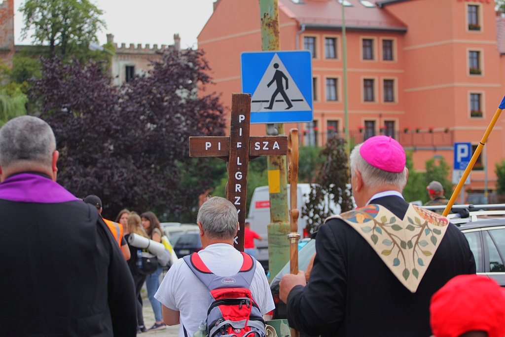 Blisko dziewięciuset pątników wyruszyło do Częstochowy