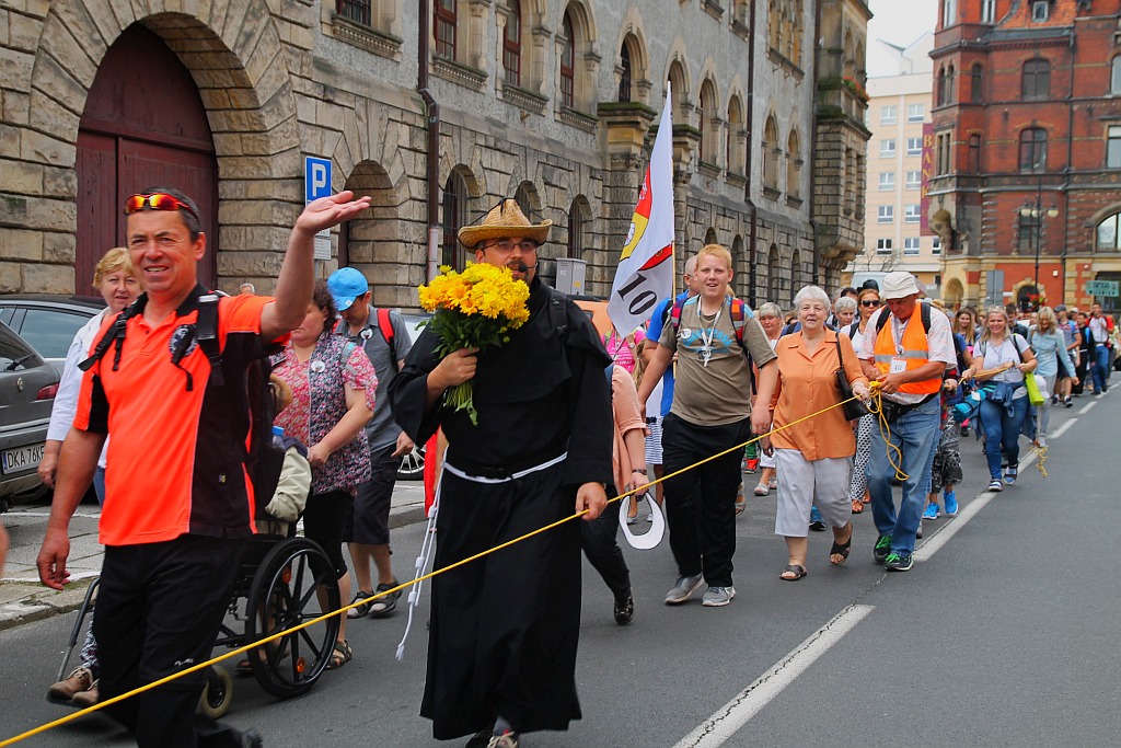 Blisko dziewięciuset pątników wyruszyło do Częstochowy