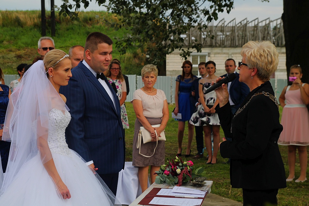 Wzięli ślub nad wodą zamiast w Urzędzie Stanu Cywilnego
