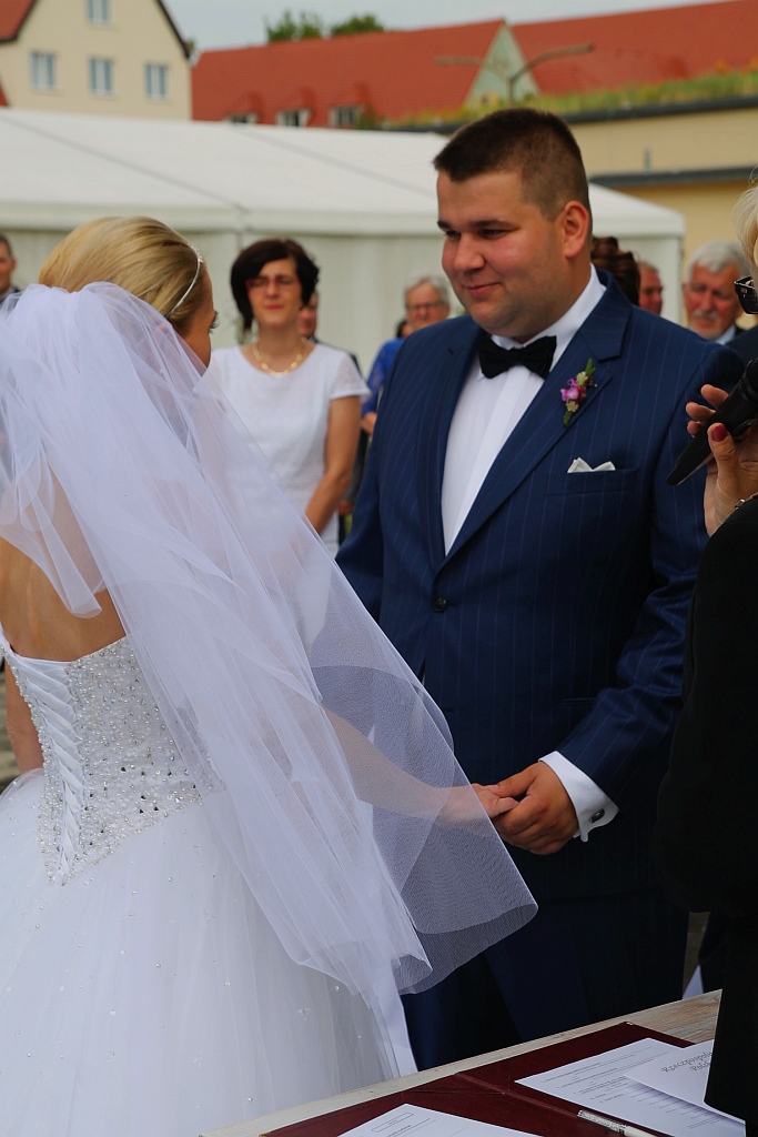 Wzięli ślub nad wodą zamiast w Urzędzie Stanu Cywilnego