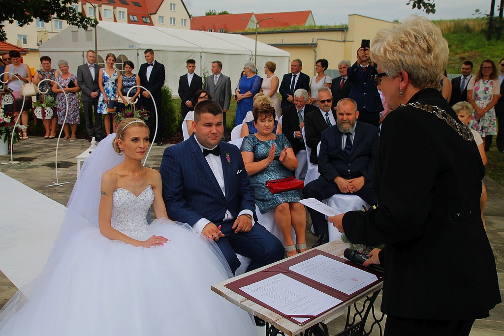 Wzięli ślub nad wodą zamiast w Urzędzie Stanu Cywilnego