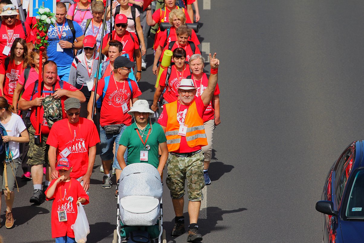 Blisko dziewięciuset pątników wyruszyło do Częstochowy
