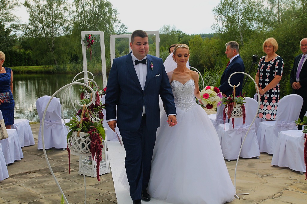 Wzięli ślub nad wodą zamiast w Urzędzie Stanu Cywilnego