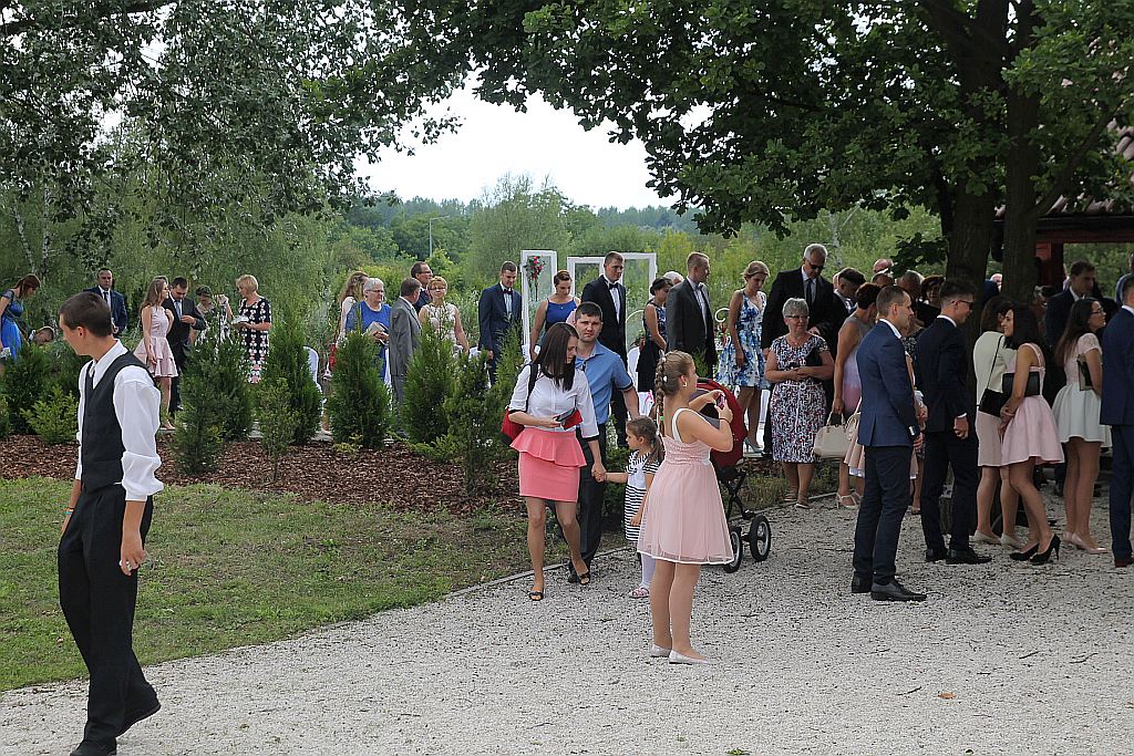Wzięli ślub nad wodą zamiast w Urzędzie Stanu Cywilnego