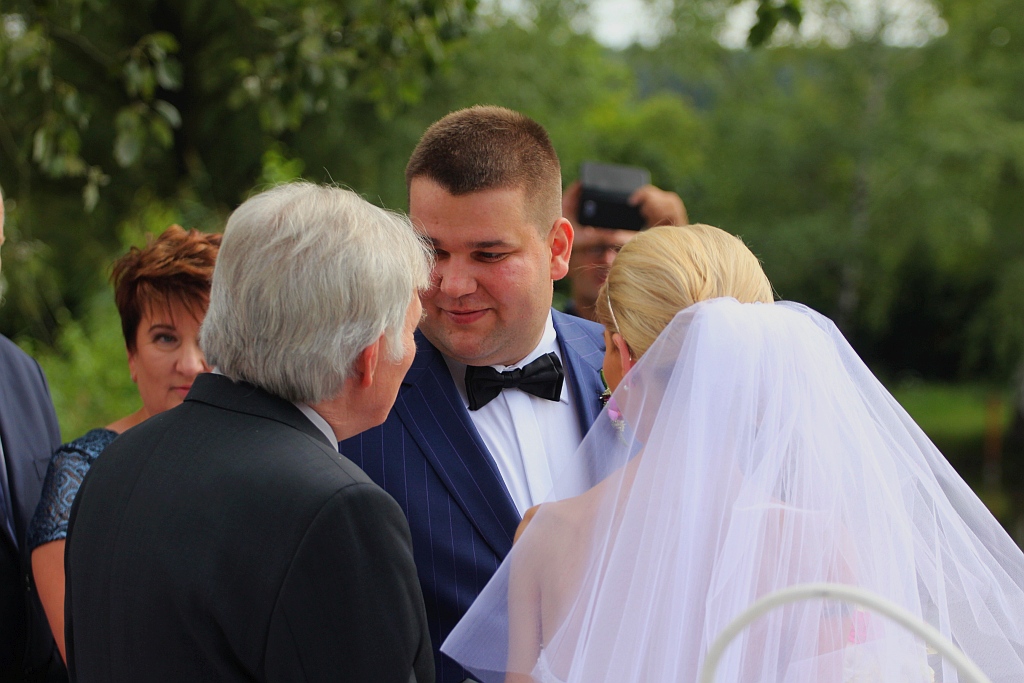 Wzięli ślub nad wodą zamiast w Urzędzie Stanu Cywilnego