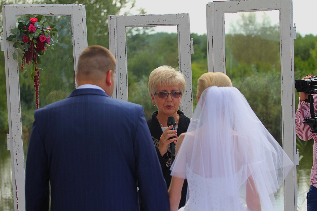Wzięli ślub nad wodą zamiast w Urzędzie Stanu Cywilnego