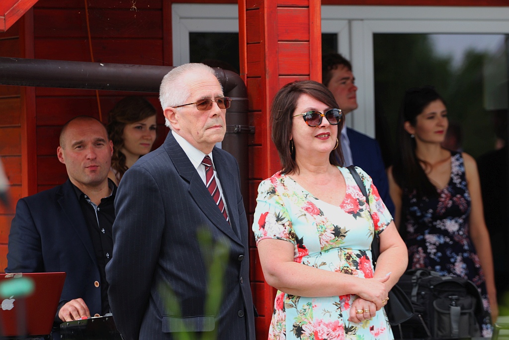 Wzięli ślub nad wodą zamiast w Urzędzie Stanu Cywilnego