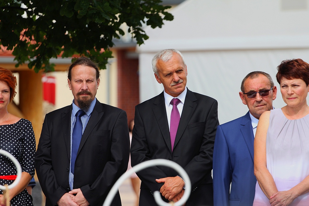 Wzięli ślub nad wodą zamiast w Urzędzie Stanu Cywilnego
