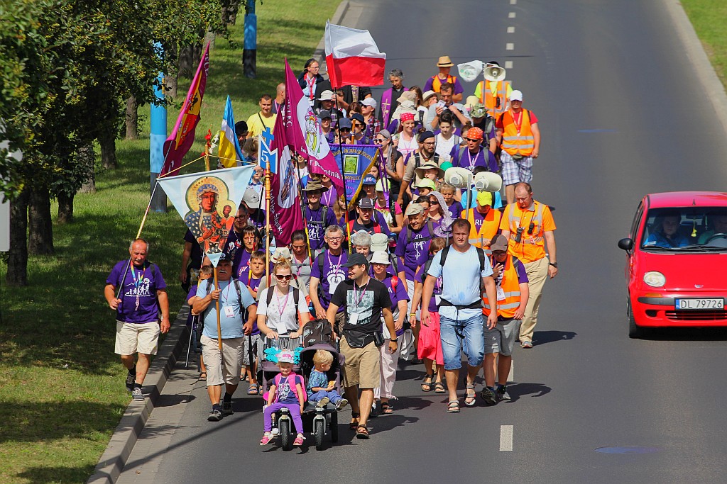Blisko dziewięciuset pątników wyruszyło do Częstochowy