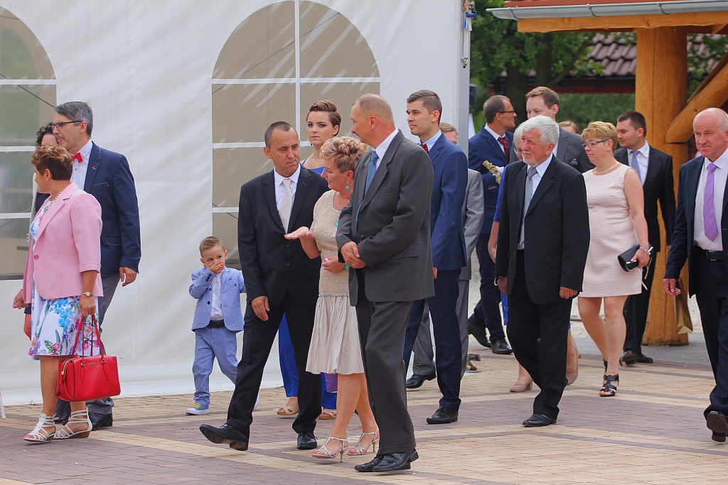 Wzięli ślub nad wodą zamiast w Urzędzie Stanu Cywilnego
