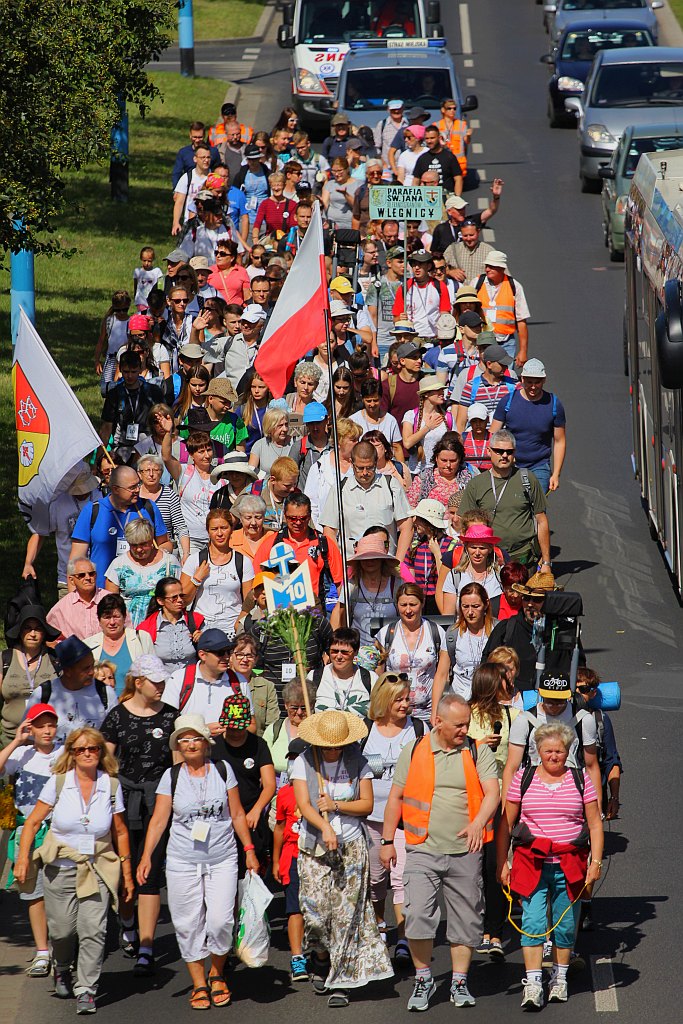 Blisko dziewięciuset pątników wyruszyło do Częstochowy