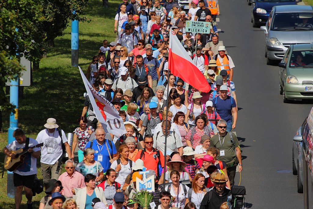 Blisko dziewięciuset pątników wyruszyło do Częstochowy