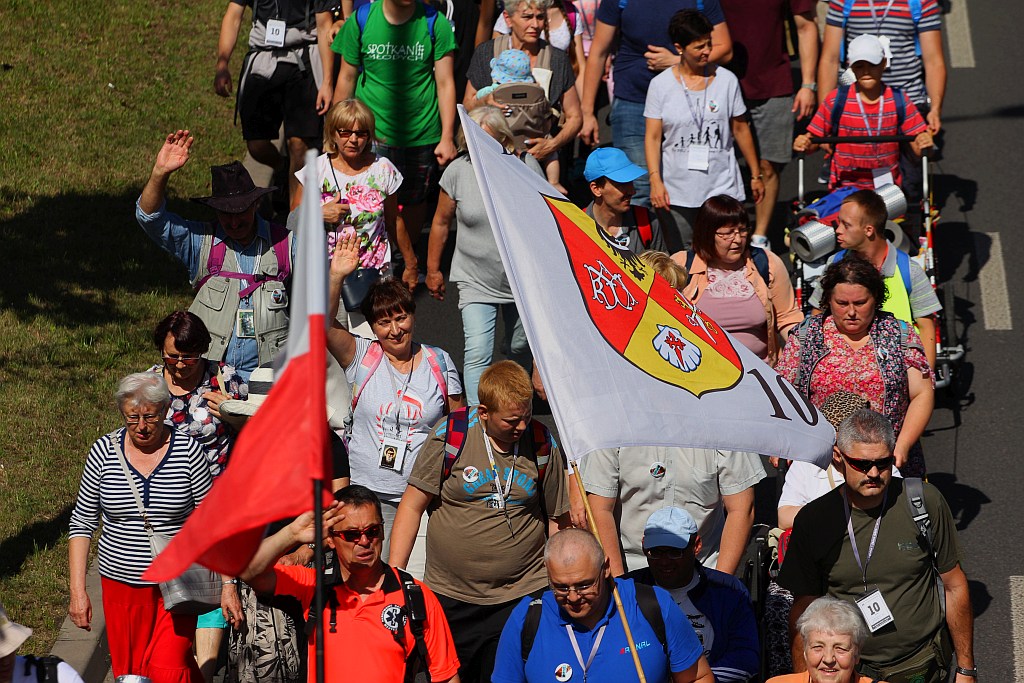 Blisko dziewięciuset pątników wyruszyło do Częstochowy
