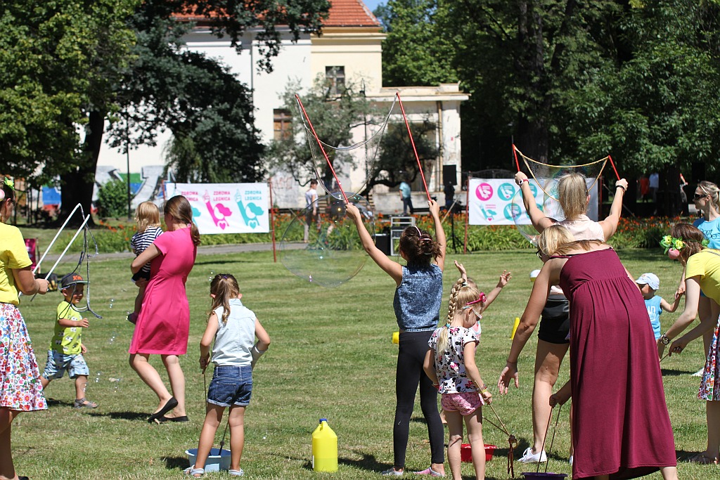 Legniczanie zjedli niedzielne śniadanie w Parku Miejskim