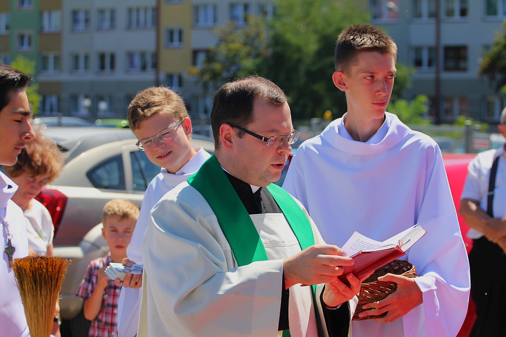 W neidzielne popołudnie kierowcy poświęcili swoje auta